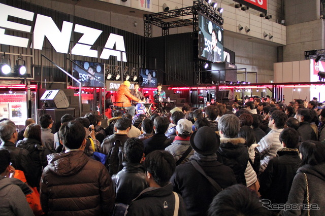 東京オートサロン2015 ブリヂストンブース佐藤琢磨トークショーの様子