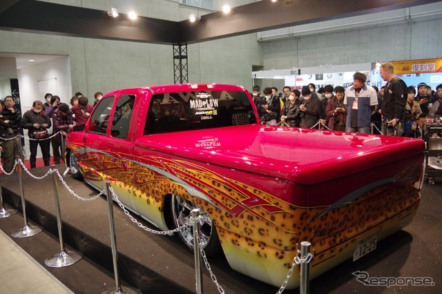 毎年、過激なコンパニオンの登場で話題となるアイワ(東京オートサロン15)