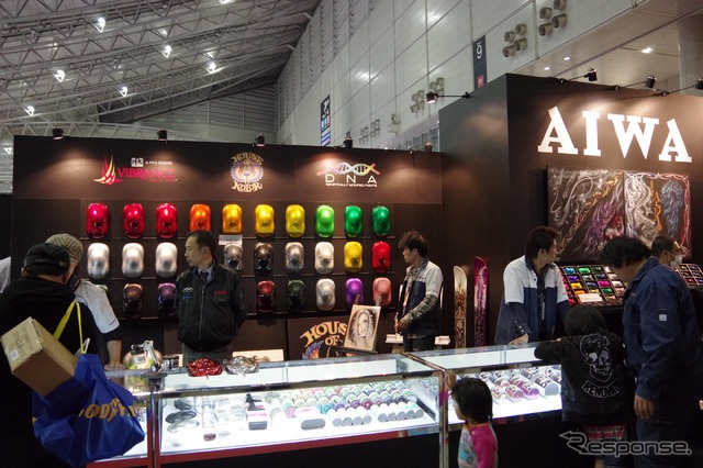 毎年、過激なコンパニオンの登場で話題となるアイワ(東京オートサロン15)