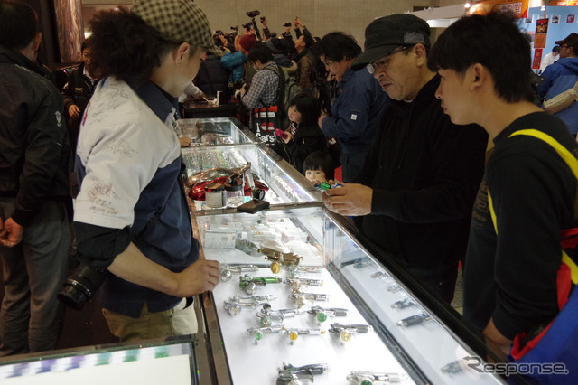 毎年、過激なコンパニオンの登場で話題となるアイワ(東京オートサロン15)