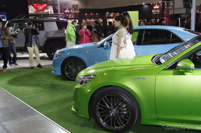 空色・若草色のクラウン誕生60周年記念車(東京オートサロン15)