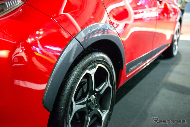 トヨタ ヴィッツ クロススタイル モデリスタ(東京オートサロン15)