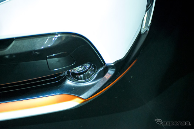 トヨタ プリウスα CYBER CROSS CONCEPT モデリスタ(東京オートサロン15)