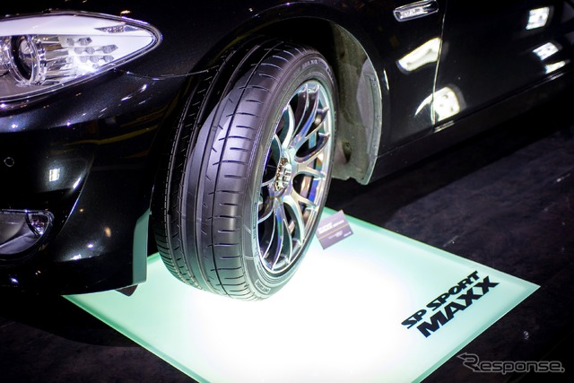 ダンロップ ブース（東京オートサロン15）