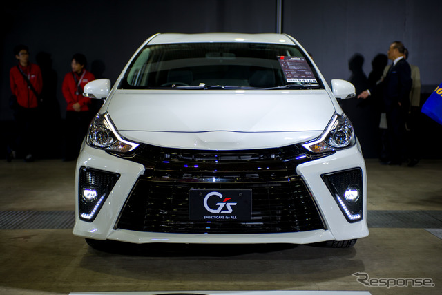 トヨタ プリウスα S ツーリングセレクション G's(東京オートサロン15)