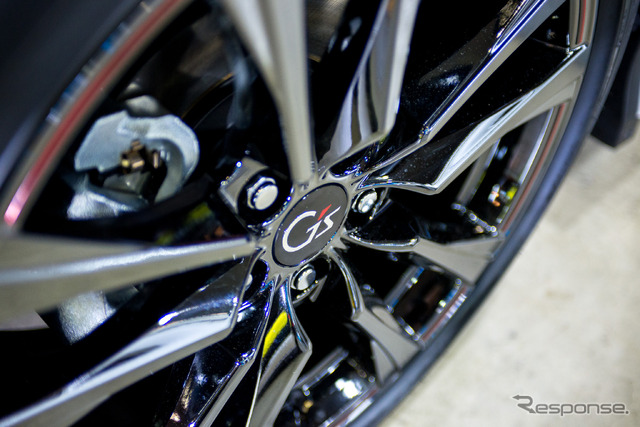 トヨタ プリウスα S ツーリングセレクション G's(東京オートサロン15)