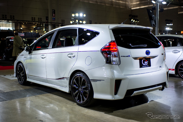 トヨタ プリウスα S ツーリングセレクション G's(東京オートサロン15)