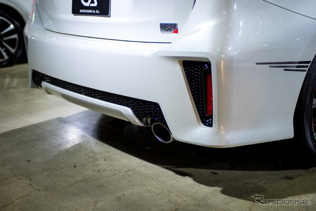 トヨタ プリウスα S ツーリングセレクション G's(東京オートサロン15)