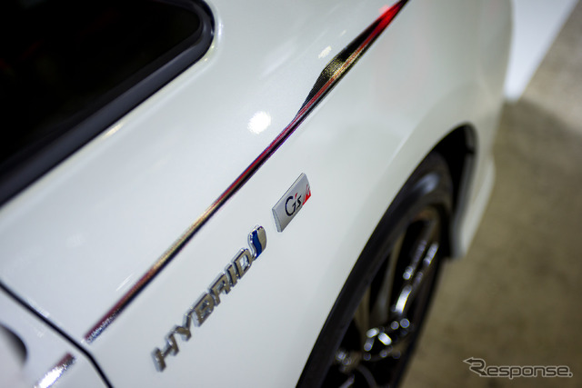 トヨタ プリウスα S ツーリングセレクション G's(東京オートサロン15)
