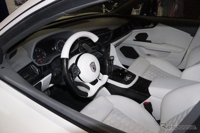 東京ソックスの3ブランドがアウディRS7をランボルギーニ エストーケに改造(東京オートサロン15)