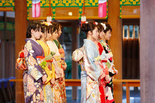 乃木坂46メンバー7人が成人式!20歳の抱負「色気がほしい」