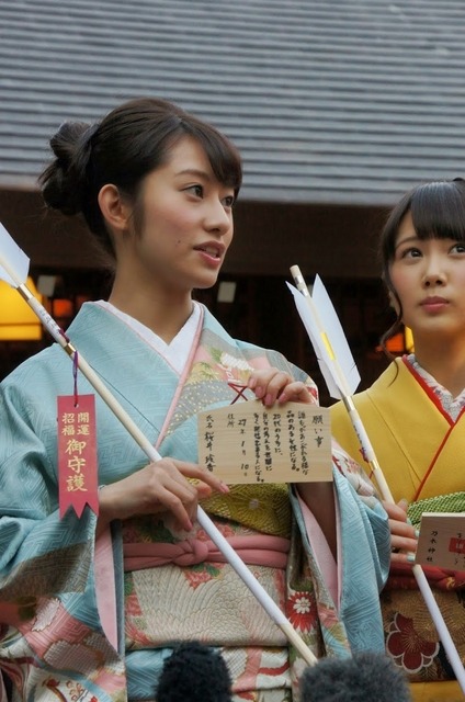 乃木坂46メンバー7人が成人式!20歳の抱負「色気がほしい」