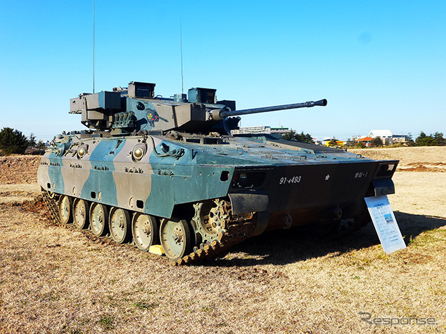 35mm機関砲を備えた89式戦闘装甲車(FV) (2015年1月11日、千葉県船橋市・習志野駐屯地陸上自衛隊「降下訓練始め」)