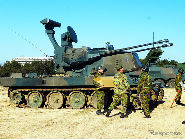 87式自走高射機関砲（スカイシュレーター）　（2015年1月11日、千葉県船橋市・習志野駐屯地陸上自衛隊「降下訓練始め」）