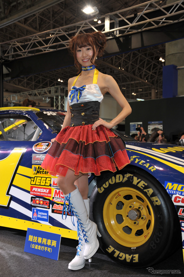 日本グッドイヤーブース コンパニオン(東京オートサロン2015)