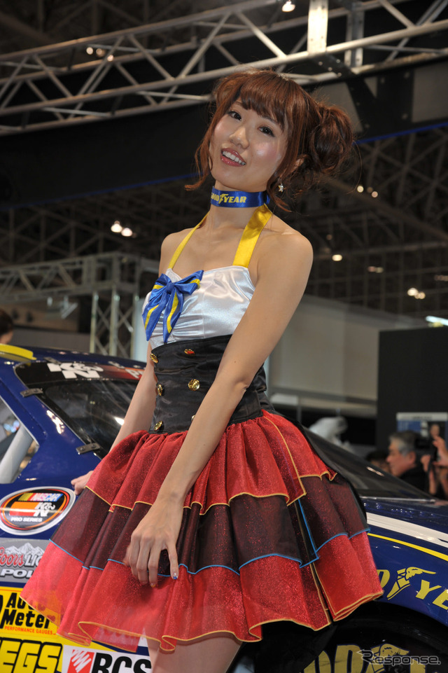 日本グッドイヤーブース コンパニオン(東京オートサロン2015)