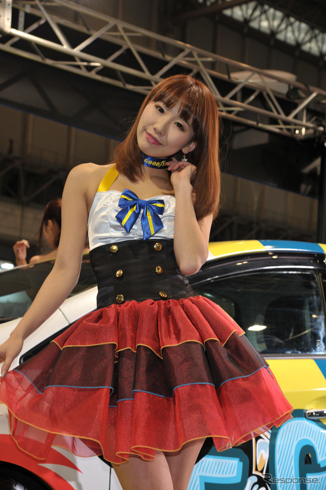 日本グッドイヤーブース コンパニオン(東京オートサロン2015)