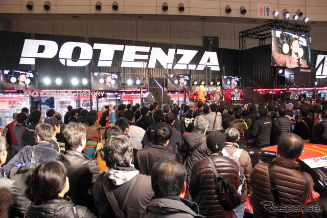 東京オートサロン2015 ブリヂストンブース佐藤琢磨トークショーの様子