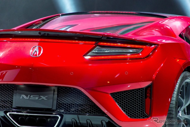 アキュラ NSX 市販モデル(デトロイトモーターショー15)