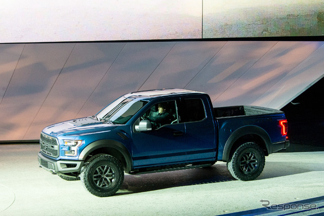 新型 フォード F-150 ラプター(デトロイトモーターショー15)