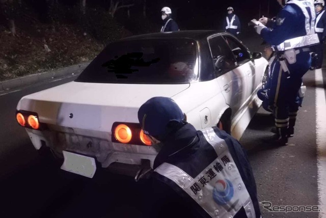 関東運輸局などが東京オートサロン2015に向かう車に対する特別街頭検査を実施