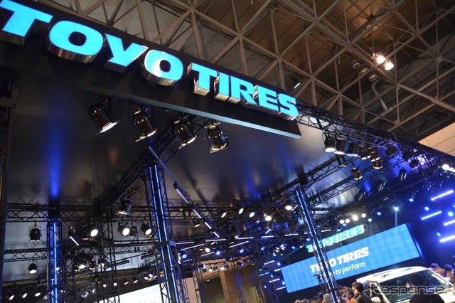 TOYOタイヤブース(東京オートサロン15)