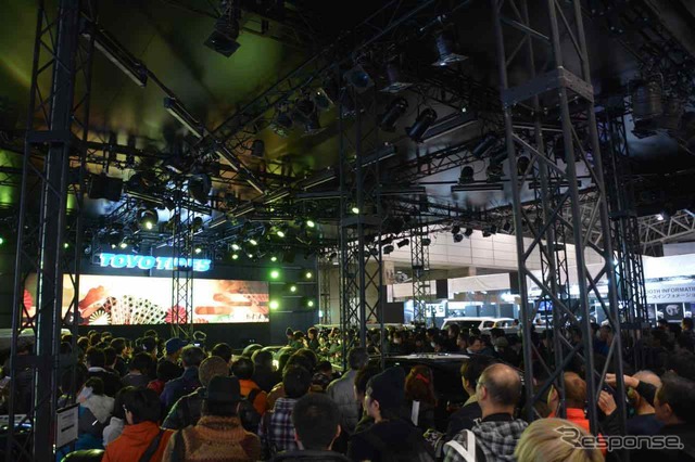 TOYOタイヤブース(東京オートサロン15)