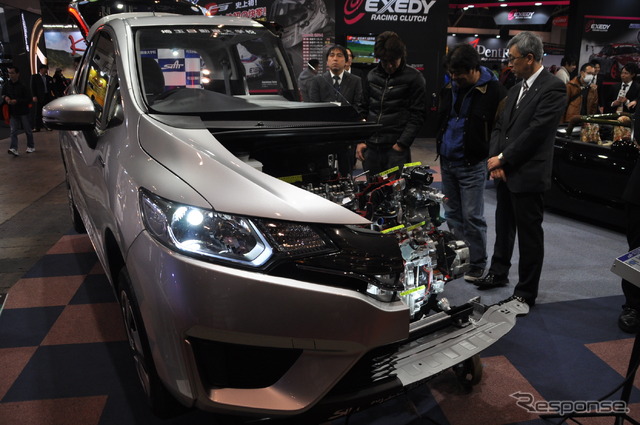 埼玉自動車大学校が展示したホンダ「フィットHV」のカットモデル