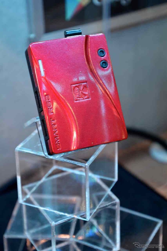 LEDの点灯パターンやカラーをスマートフォンから任意で調整できるデバイス(東京オートサロン15)