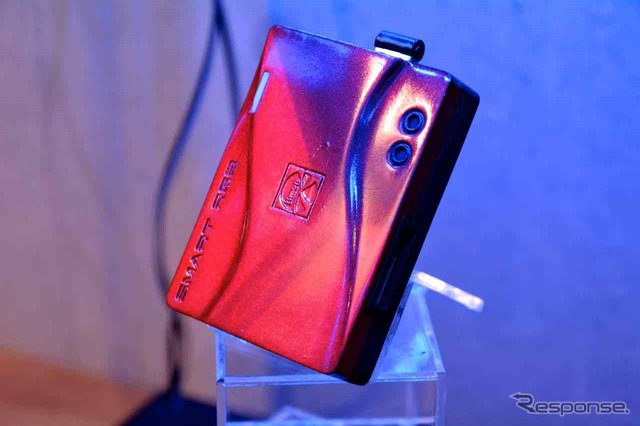 LEDの点灯パターンやカラーをスマートフォンから任意で調整できるデバイス(東京オートサロン15)