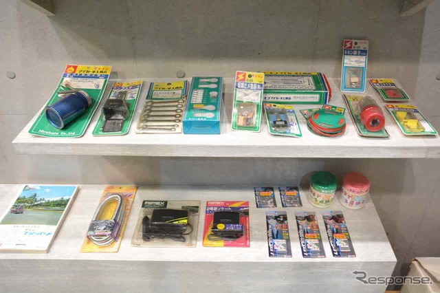 エーモン工業ブース(東京オートサロン15)