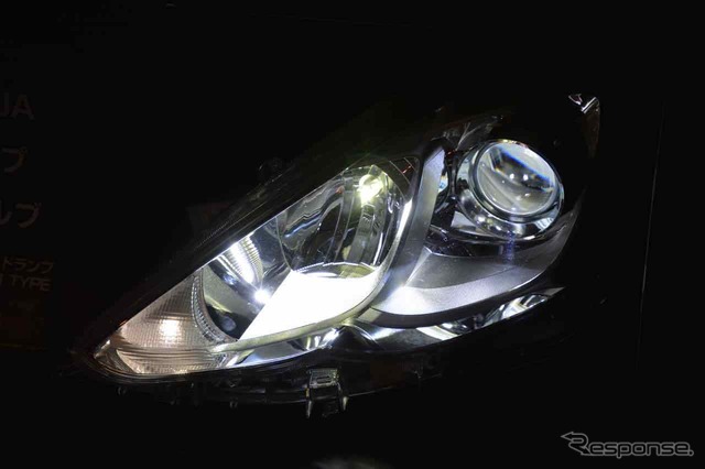 トヨタ『アクア』純正ヘッドライトユニットにIPF製 LEDヘッドランプを換装（東京オートサロン15）