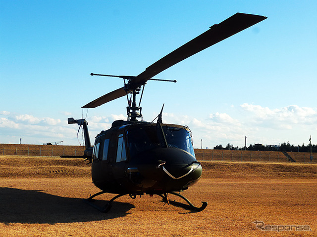 富士重工業製の多用途用UH-1J（習志野駐屯地・陸上自衛隊第1空挺団「降下訓練始め」、千葉県船橋市、1月11日）