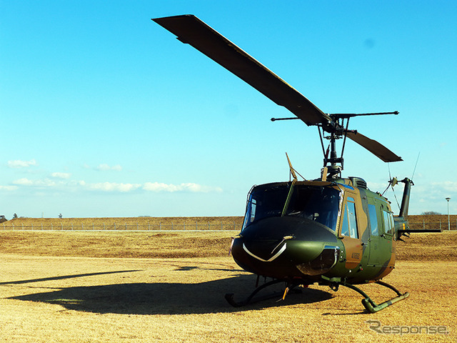富士重工業製の多用途用UH-1J(習志野駐屯地・陸上自衛隊第1空挺団「降下訓練始め」、千葉県船橋市、1月11日)