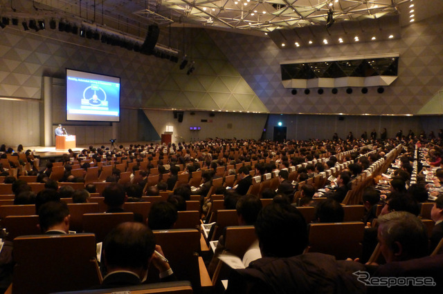 基調講演「モビリティの未来(The Future of Mobility)」フォード Research&Advanced Engineering部門 技術事業戦略室ディレクターJohn Sakioka氏(オートモーティブワールド2015、1月14日、東京・有明)
