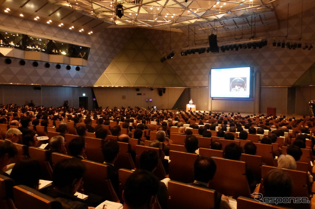 1月14日、東京ビッグサイトにて開催されたオートモーティブワールド2015基調講演。講演タイトルは「未来のモビリティ社会と“Waku Waku”する新価値創造」