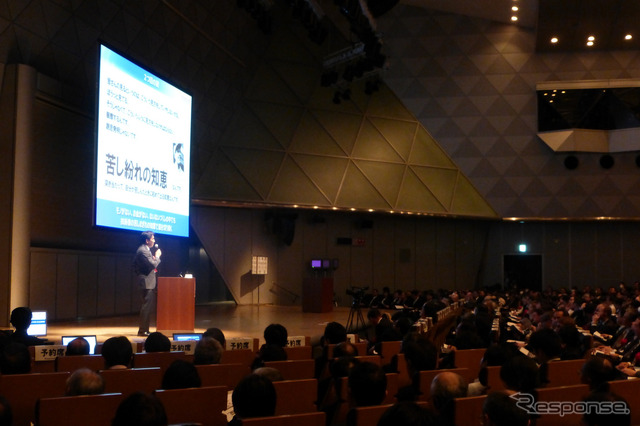 1月14日、東京ビッグサイトにて開催されたオートモーティブワールド2015基調講演。講演タイトルは「未来のモビリティ社会と“Waku Waku”する新価値創造」