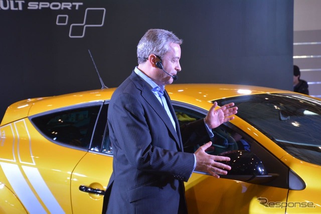 ルノー マーケティング部チーフプロダクトマネージャーのフレデリック・ブレン氏(東京オートサロン15)
