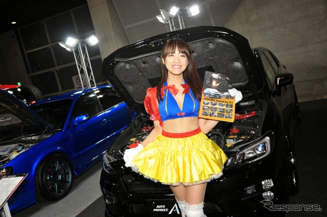 オートプロデュースA3ブース コンパニオン(東京オートサロン2015)