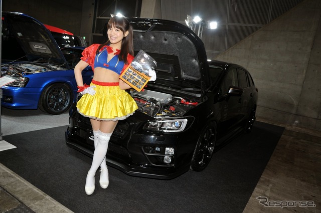 オートプロデュースA3ブース コンパニオン(東京オートサロン2015)