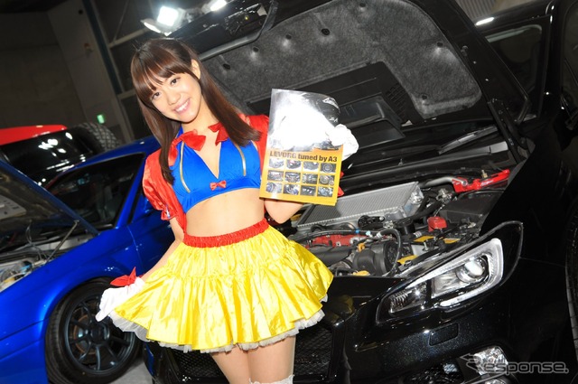 オートプロデュースA3ブース コンパニオン(東京オートサロン2015)