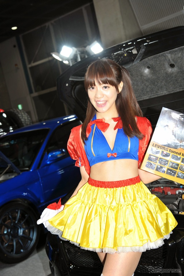 オートプロデュースA3ブース コンパニオン(東京オートサロン2015)