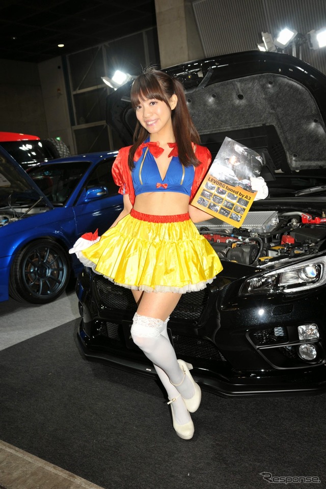 オートプロデュースA3ブース コンパニオン(東京オートサロン2015)