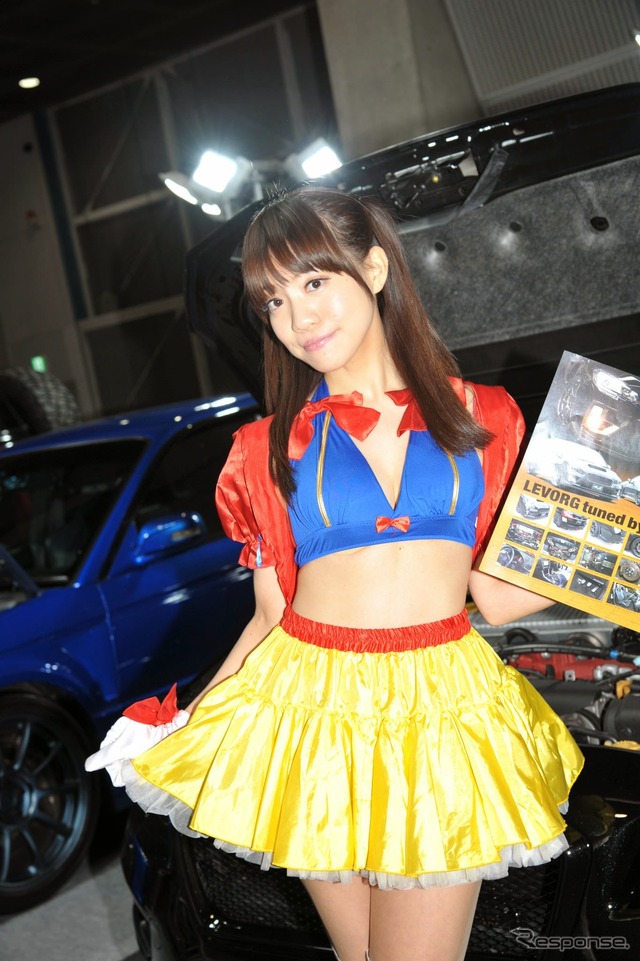 オートプロデュースA3ブース コンパニオン(東京オートサロン2015)