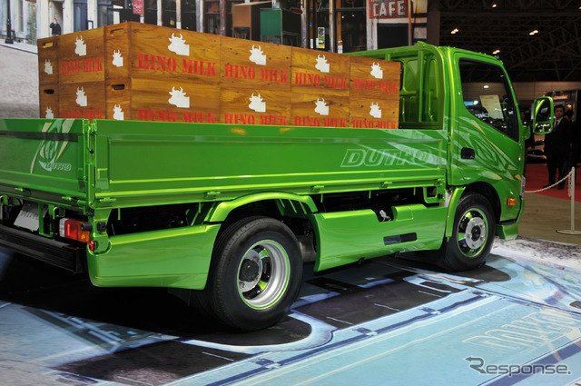 日野 デュトロ ハイブリッド カーゴ(東京オートサロン15)