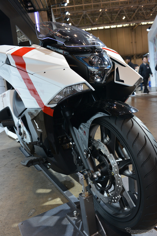 マンガ「シドニアの騎士」とコラボしたホンダ NM4-02(東京オートサロン15)