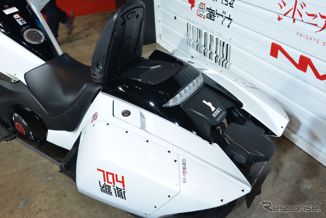 マンガ「シドニアの騎士」とコラボしたホンダ NM4-02(東京オートサロン15)