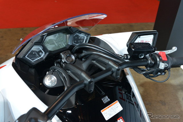 マンガ「シドニアの騎士」とコラボしたホンダ NM4-02(東京オートサロン15)