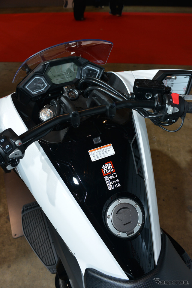 マンガ「シドニアの騎士」とコラボしたホンダ NM4-02(東京オートサロン15)