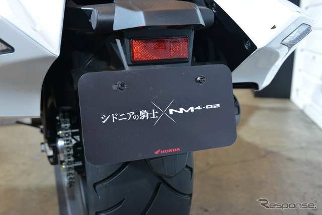 マンガ「シドニアの騎士」とコラボしたホンダ NM4-02(東京オートサロン15)